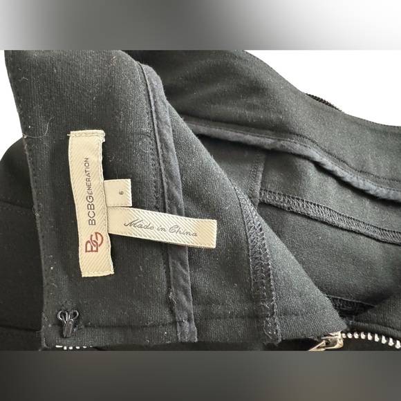 BCBGeneration Black Bandage Mini skirt with exposed silver zipper- Size 6 - Picture 10 of 10